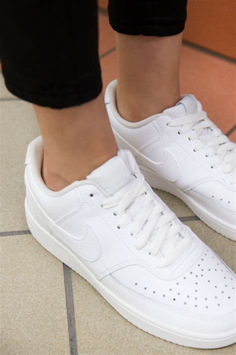 nike white low sneakers